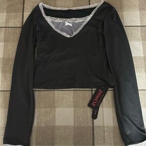 Long sleeved top with bow